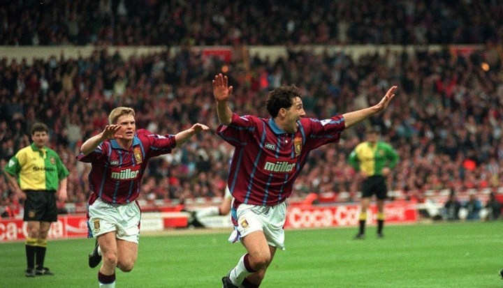 Dean-Saunders-celebrates-Villas-second-goal